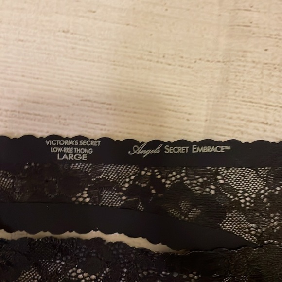 VS Angel Secret Embrace thong panty - Picture 5 of 6